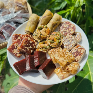 keo-que-xu-dua-bam-vao-chon-vi-keo-tet-nhan-gian-mien-tay-nam-bo-keo-chuoi-keo-dua-keo-me-xung-keot-ngot-tiem-cua-bee-beekit